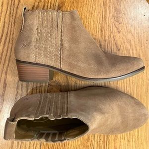 EUC Jack Rodgers Waterproof Booties, Tan